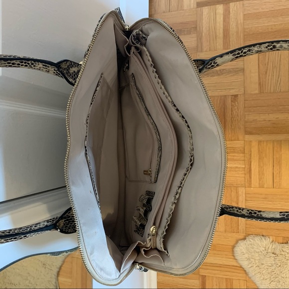 Danier snake skin shoulder bag - Picture 2 of 4